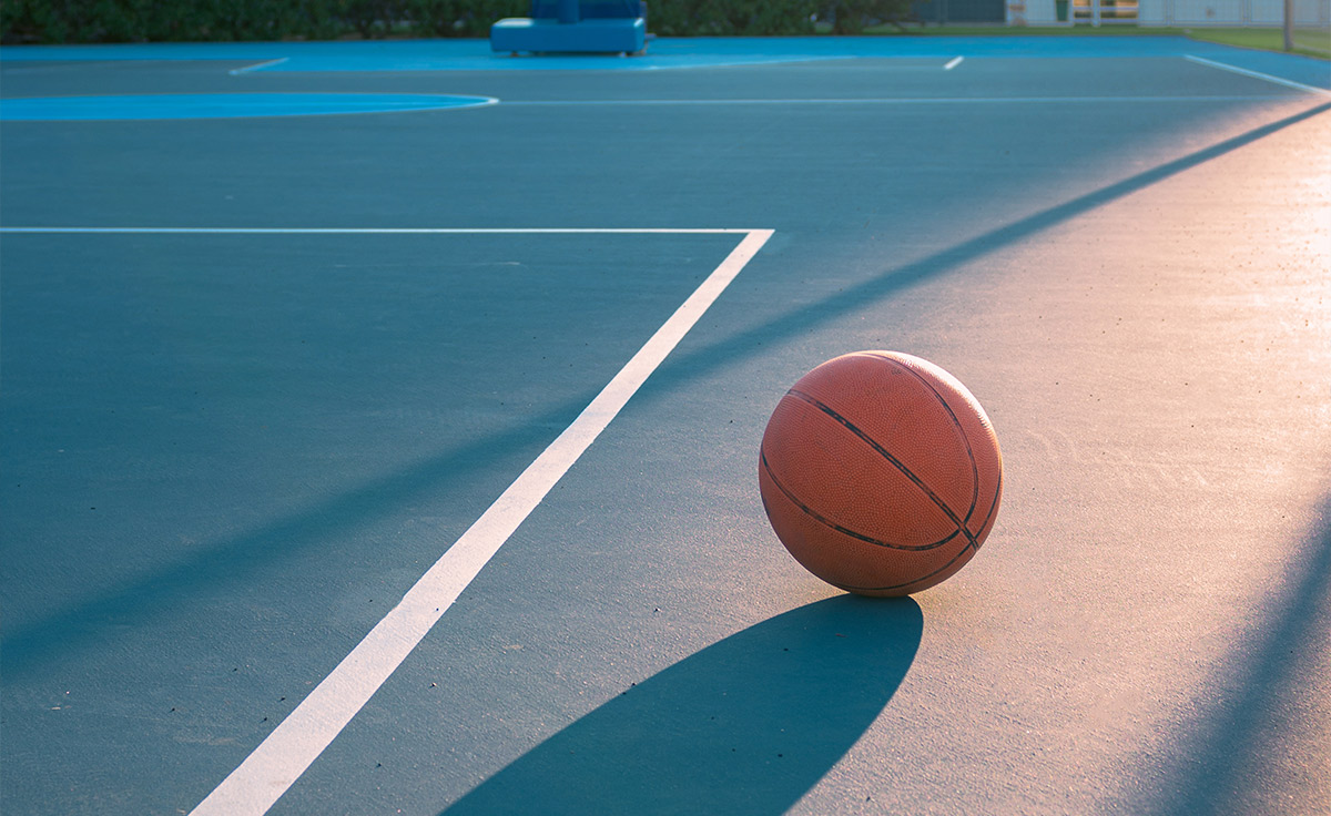 Outdoor Basketball Court2?>