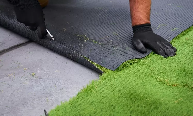 Instalación y Costos de Césped Artificial